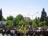 Students protesting at Shiraz University today (ISNA)