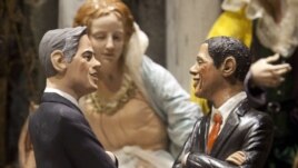 Figurice sa likom Baracka Obame i Mitta Romneya