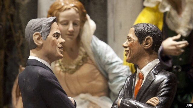 Figurice sa likom Baracka Obame i Mitta Romneya