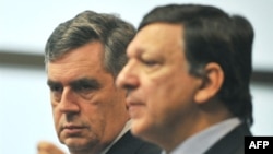European Commissioni President Jose Manuel Barroso (right) and British Prime Minister Gordon Brown in Brussels