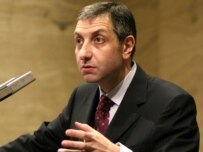 Prime Minister Zurab Noghaideli speaking at RFE/RL in Prague today (RFE/RL)