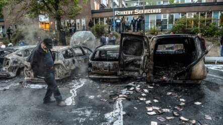 Nakon nemira u predgrađu Stockholma
