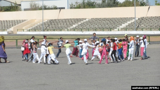 Kids rehearse for Independence Day celebrations in the eastern city of Turkmenabad.