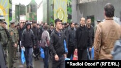 Освобожденные из тюрем в Душанбе во время одной из предыдущих кампаний по амнистии.