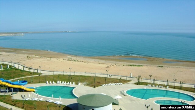 Despite excellent facilities, it appears that foreign visitors are not yet thronging to Awaza.