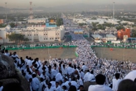 Паломники у города Мекка. 14 октября 2013 года.