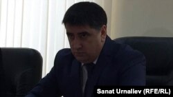 Ахмед Абакаров, глава следственного управления антикоррупционной службы ЗКО, во время брифинга по итогам полугодия. Уральск, 14 июля 2016 года.
