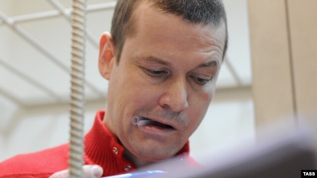 Jailed opposition activist Leonid Razvozzhayev appears in a Moscow courtroom in December 2012.
