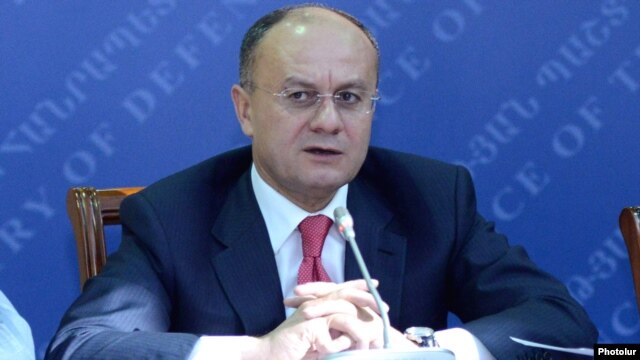 Armenia - Defense Minister Seyran Ohanian at a press conference in Yerevan, 18Jan2013.