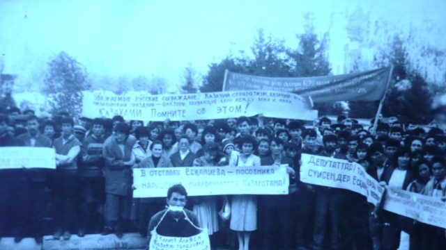 Үлкен сиськи ұйықтап жатқан порно көру