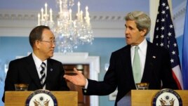 Secretarul de stat John Kerry și secretarul-general ONU,  Ban Ki-moon înaintea întrevederii oficiale de la Casa Albă