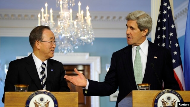 Secretarul de stat John Kerry și secretarul-general ONU,  Ban Ki-moon înaintea întrevederii oficiale de la Casa Albă