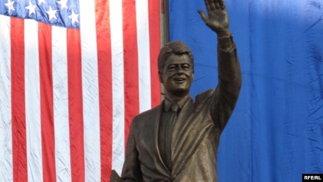 The statue unveiled