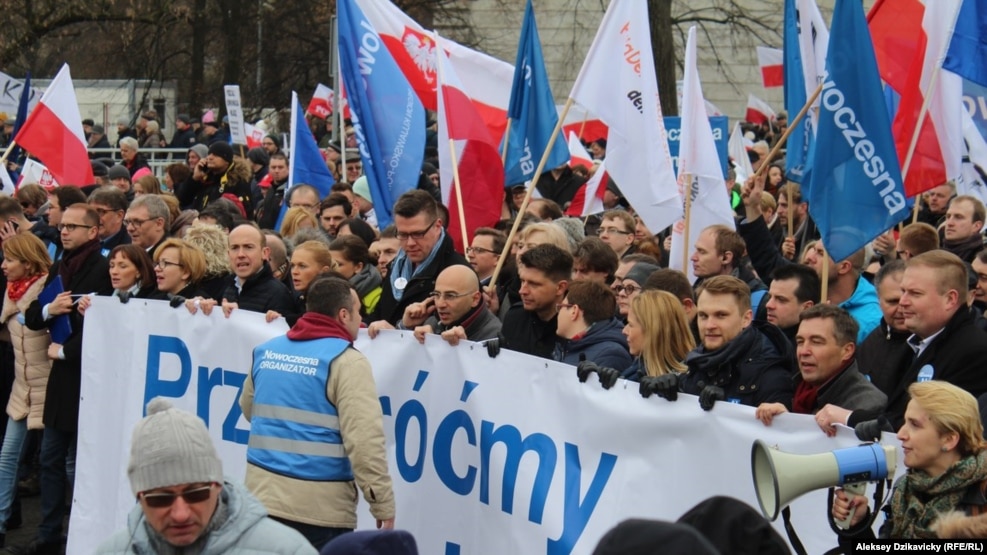 Картинки по запросу В Варшаве продолжаются протесты