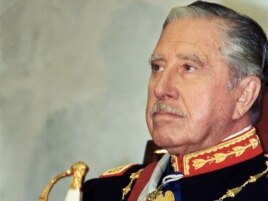 Аугусто Пиночет на инаугурации нового президента Чили Патрисио Эйлвина. 11 марта 1990 года