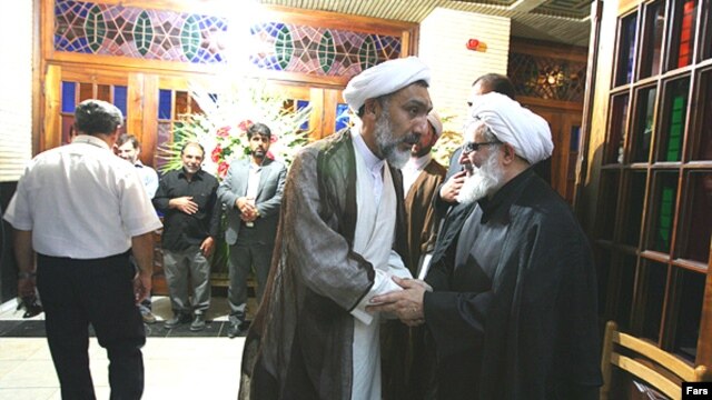 علی فلاحیان (دست راست) و مصطفی پورمحمدی.