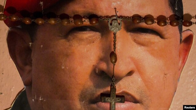 O imagine cu Hugo Chavez pe un altar la Caracas, 4 ianuarie 2013