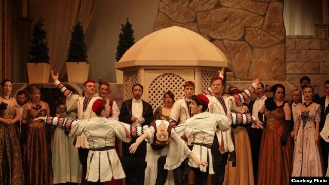 Scena iz operete Vesela udovica