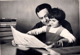 Іван Мележ з дачкой Ларысай. 1965 г. З фондаў БДАМЛМ