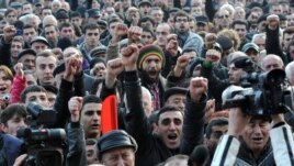 Armenia - Supporters of opposition leader Raffi Hovannisian rally in Yerevan's Liberty Square, 20Feb2013.