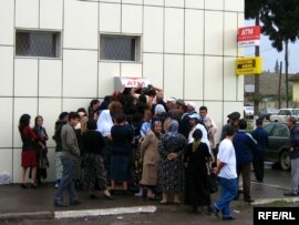«Gəlib-gedəndən soruşuruq ki, pensiya var, deyəndə hə, bilirik ki, alver olacaq»