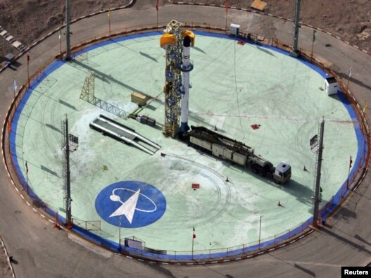 سکوی پرتاب موشک ماهواره‌بر سفیر که رصد را به آسمان برده است