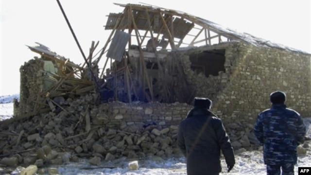 Russian Interior Ministry troops in front of a destroyed home in the village of Novo-Fite in Daghestan. (file photo)