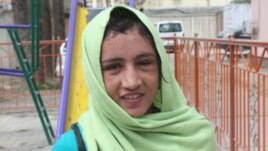 Пострадавшая от родственников мужа 15-летняя Сахар Гюль. Кабул, июнь 2012 года.