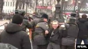 "День гнева" в Москве закончился активными действиями милиции