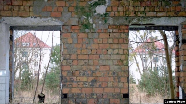 Вид из окон бывшей полковой столовой.