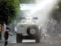 Turkish police use water cannon on Kurdish protesters (epa file photo)