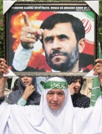 A Pakistani Shi'a holds a portrait of the Iranian president in a July 2006 demonstration (epa)
