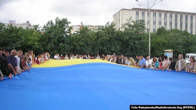 Ukrainians unfurl what they claim to be the world's largest flag in the eastern city of Dnipropetrovsk.