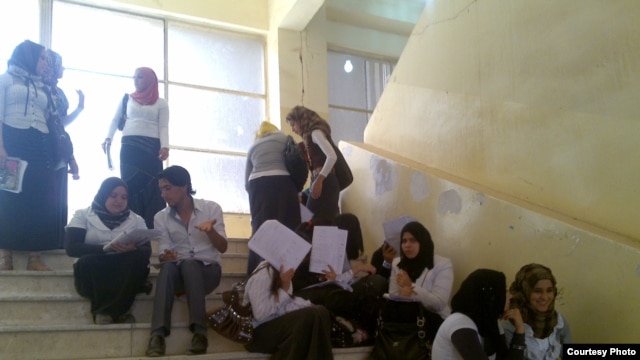 طالبات من كلية ابن الهيثم