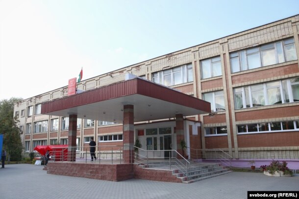 Image: http://gdb.rferl.org/A36A65FE-C846-4211-ABA5-0993ABB03F03_w610_r0_s.jpg Участак для галасаваньня