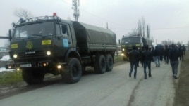 Военные грузовики в Бурыле Жамбылской области. 17 февраля 2016 года.