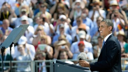 Germany -- US President Barack Obama makes a speech at the Brandenburg Gate in Berlin, 19Jun2013
