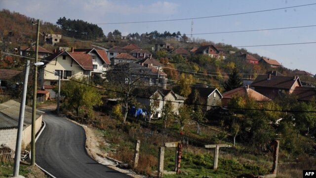 Policijska patrola u Mitrovici, novembar 2011.