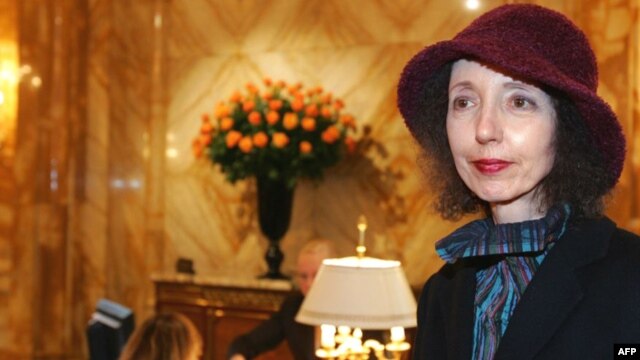 Joyce Carol Oates la Paris, noiembrie 2005.