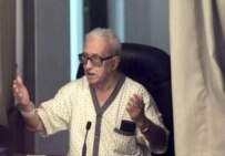 Former Iraqi Foreign Minister Tariq Aziz testifies for the defense during Saddam Hussein's trial in May 2006 (epa)