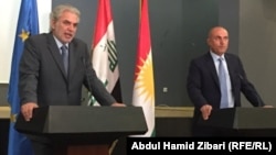 المفوض الأوروبي كريستوس ستايلياندس (يسار) ووزير التخطيط في حكومة اقليم كردستان علي السندي في أربيل