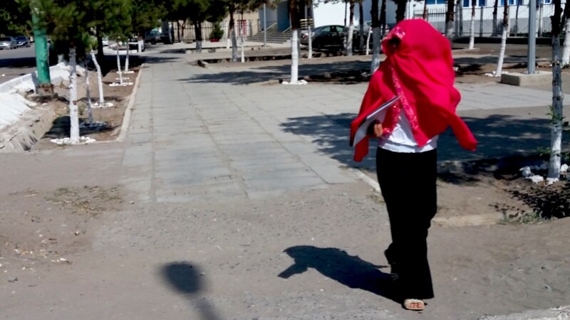 Астана: запрет хиджабов в школах «правомерен»