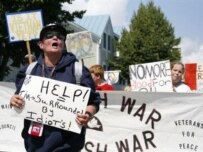 A Bush supporter demonstrates outside the Bush family compound in Kennebunkport Maine in August 2006 (AFP)