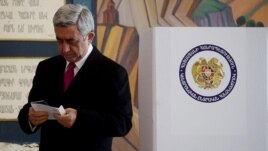 Serge Sarkisian la secţia de votare