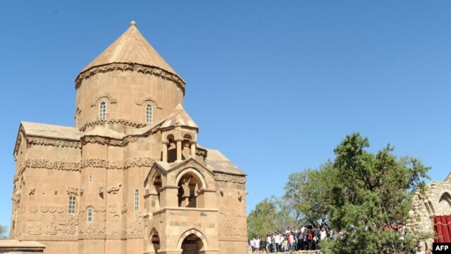 Turkey -- Armenian Christians gather for the reopening of the Church of the Holy Cross on Akhtamar Island in Van,19Sep2010