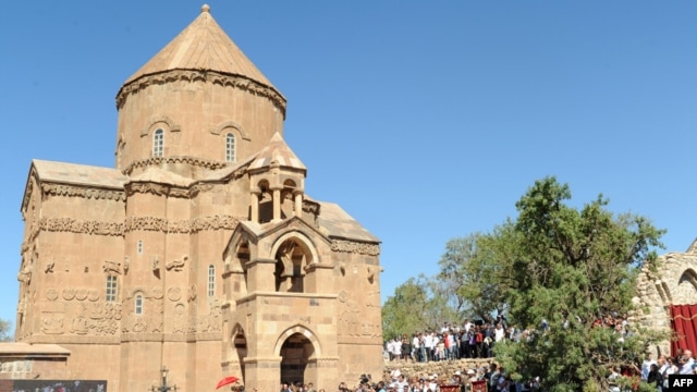Turkey -- Armenian Christians gather for the reopening of the Church of the Holy Cross on Akhtamar Island in Van,19Sep2010 