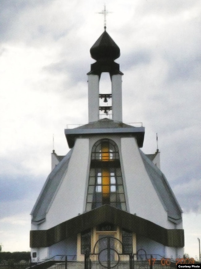 Каплиця-дзвіниця – центральна споруда меморіального комплексу «Дем’янів Лаз». Фото з домашнього архіву Зиновія Думи