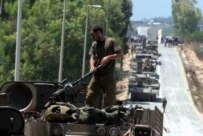 Israeli soldiers and armoured vehicles close to the border with Lebanon (epa)