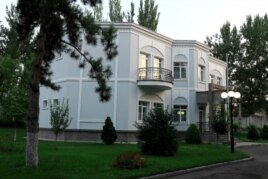 "Туркистон" резиденцияси ҳудудидаги коттежлардан бирида Гулнора Каримова сақланаётгани айтилмоқда