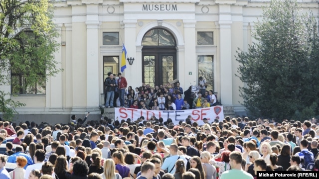 Protesti protiv zatvaranja Zemlajskog muzeja u BiH